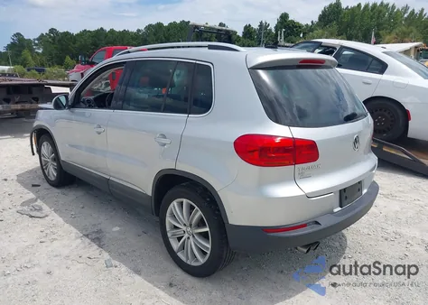 2016 Volkswagen Tiguan R-Line/S/Se/Sel z USA, uszkodzony, nr VIN WVGAV7AXXGW613689